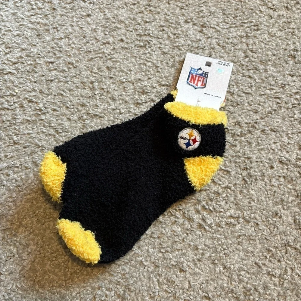 Pittsburgh Steelers NFL Black and Yellow Fuzzy Socks NEW Women’s
